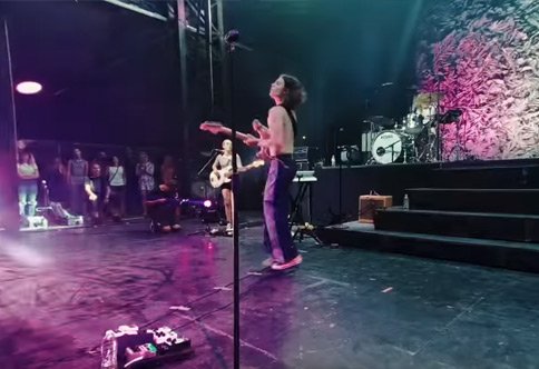 VR 180 Backstage Borns